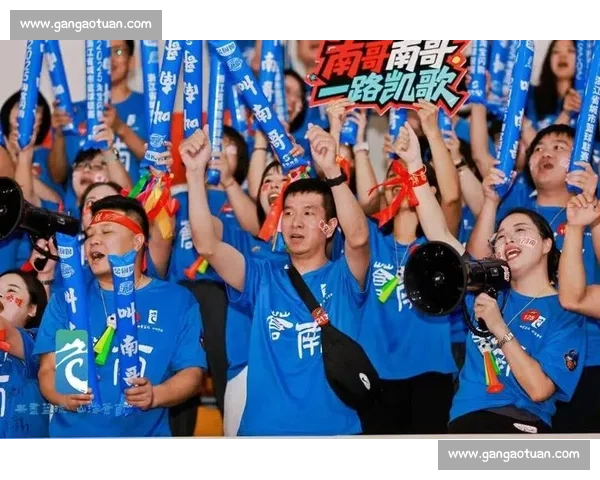 比分瞬间反超瞬间点燃全场观众激情与热血瞬间 比分瞬间反超瞬间点燃全场观众激情与热血瞬间